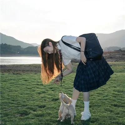 湖畔的女人们